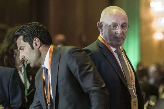 Van Praag wacht af, nu Figo Europese eenheid dwars zit