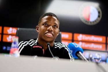 Tyrell Malacia is niet bezig met Ajax-geruchten: 'Heb niet voor niets bijgetekend'