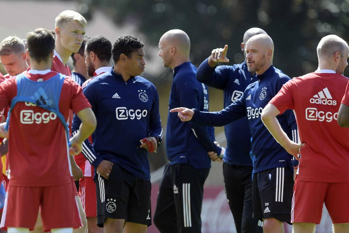 Ajax-trainer Ten Hag is nog op zoek naar een snelle spits: 'Ontzettend lastig'