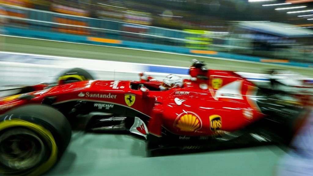 Vettel het snelst in derde vrije training, Verstappen negende