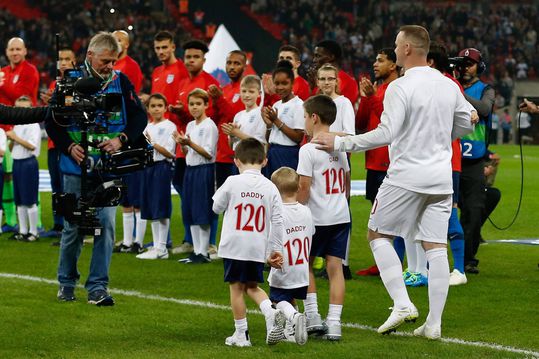 Fotoserie: Groots afscheid op Wembley voor afzwaaiend international Rooney