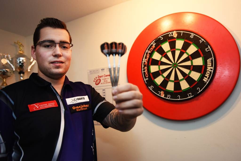 Benito van de Pas door bij WK darts na knappe comeback (video)