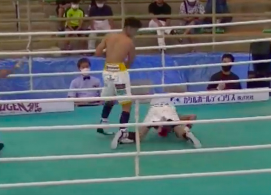 🎥 | Bokser beleeft droomdebuut: ervaren Jungo Tominaga gestrekt na mokerstoot