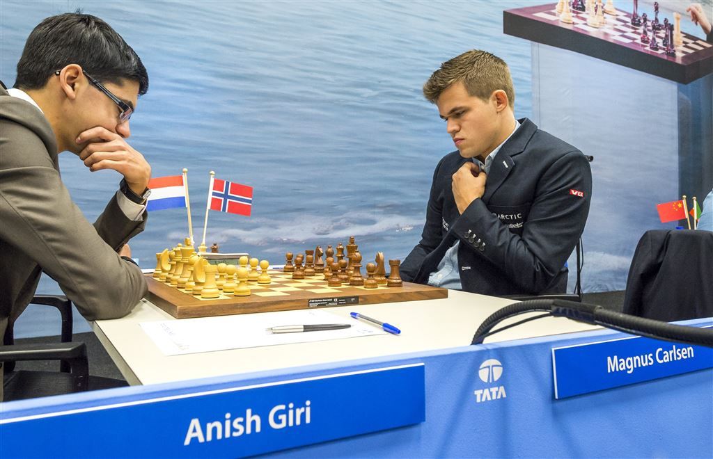 Giri en Carlsen gelijk in opener Wijk aan Zee