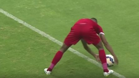 Beetje domme handsbal leidt tot penalty in Aziatische CL (video)