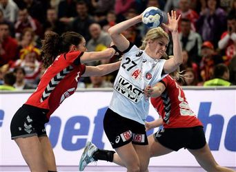 Handbalster Groot naar Hongarije