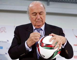 Blatter last crisisoverleg met continentale bonden in