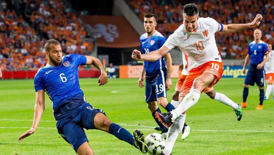 Van Persie schrikt van Oranje: Wat een bizar einde