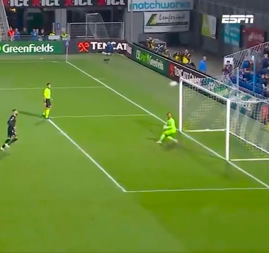 🎥 | PEC boekt zege in extremis en dankt Rai Vloet voor gemiste Panenka-penalty