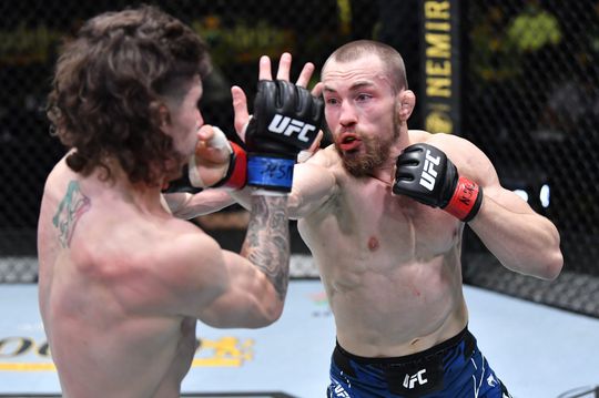 🥊 | Kickbokslegende denkt dat er doden gaan vallen als er niet snel iets verandert: 'Belachelijk en levensgevaarlijk'