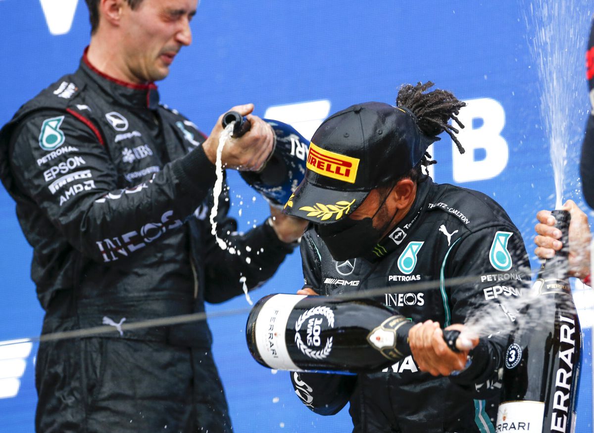 Toto Wolff prijst Lewis Hamilton na 100e F1-zege: 'Hij is een speciaal mens'