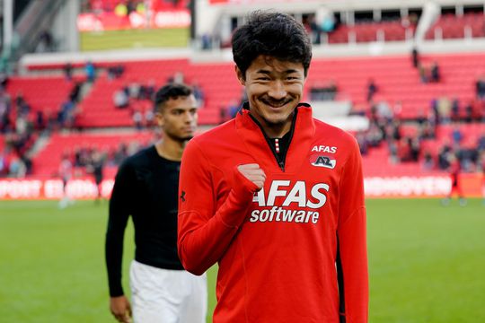 🎥| Sfeer is uitstekend bij AZ: Boadu leert Japanse publieksheld Sugawara Nederlands