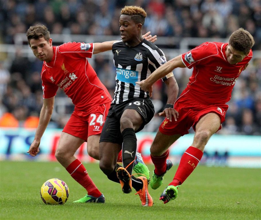 Newcastle met Janmaat wint van Liverpool