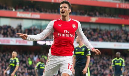 Giroud helpt Arsenal verder in FA Cup