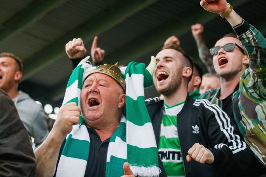 Celtic-fans houden zich koest op de Dam