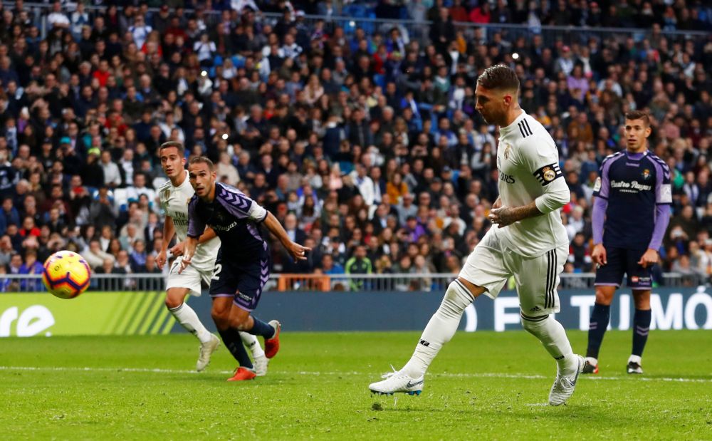 Real Madrid heeft eigen goal en penalty nodig om thuis van Valladolid te winnen (video's)