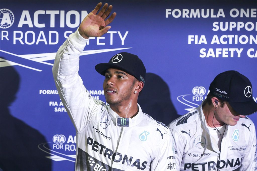 Hamilton slaat toe na pech Rosberg