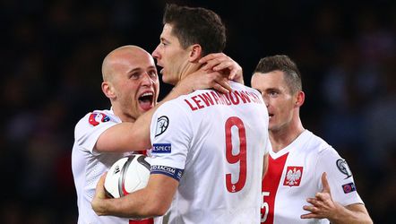Er staat geen maat op Lewandowski: 14 goals in 17 dagen (video)