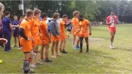 Nederlandse rugbyer gaat handshakend wereld over