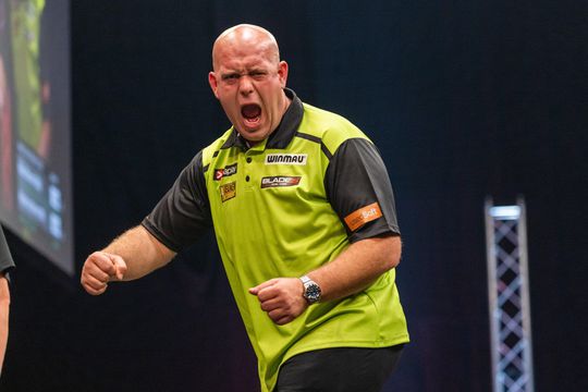 Michael van Gerwen kruisigt Cross en mag nu tegen Danny Noppert bij Gibraltar Darts Trophy