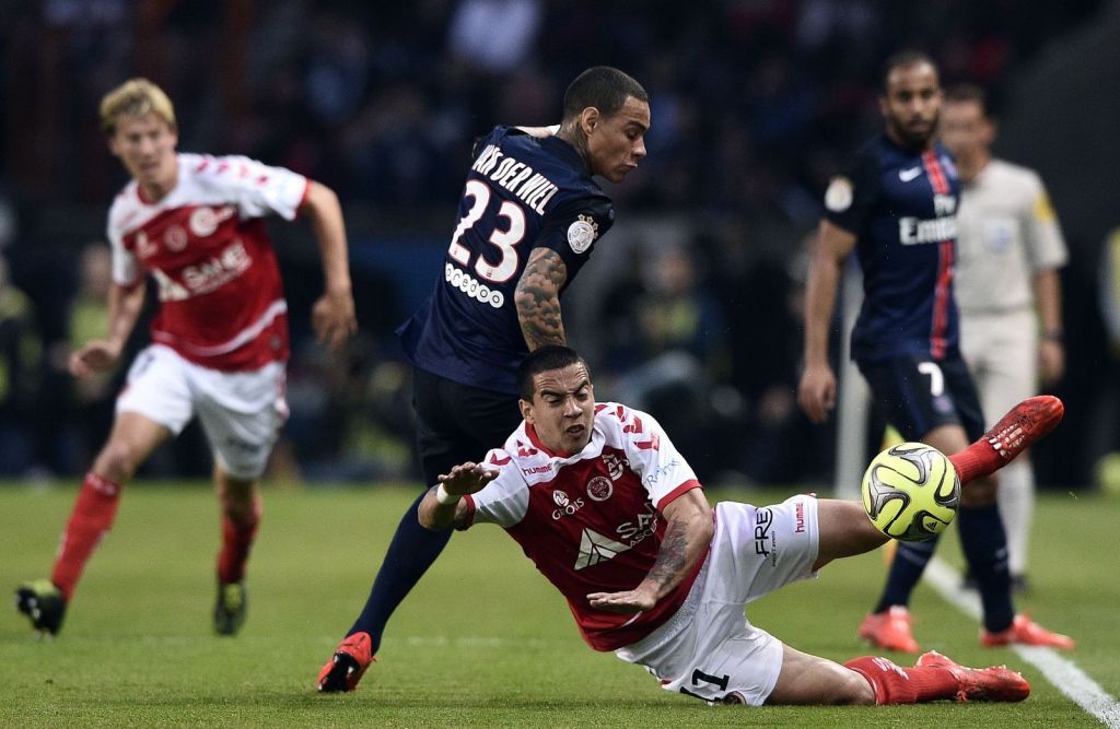 Van der Wiel sluit in stijl af met PSG