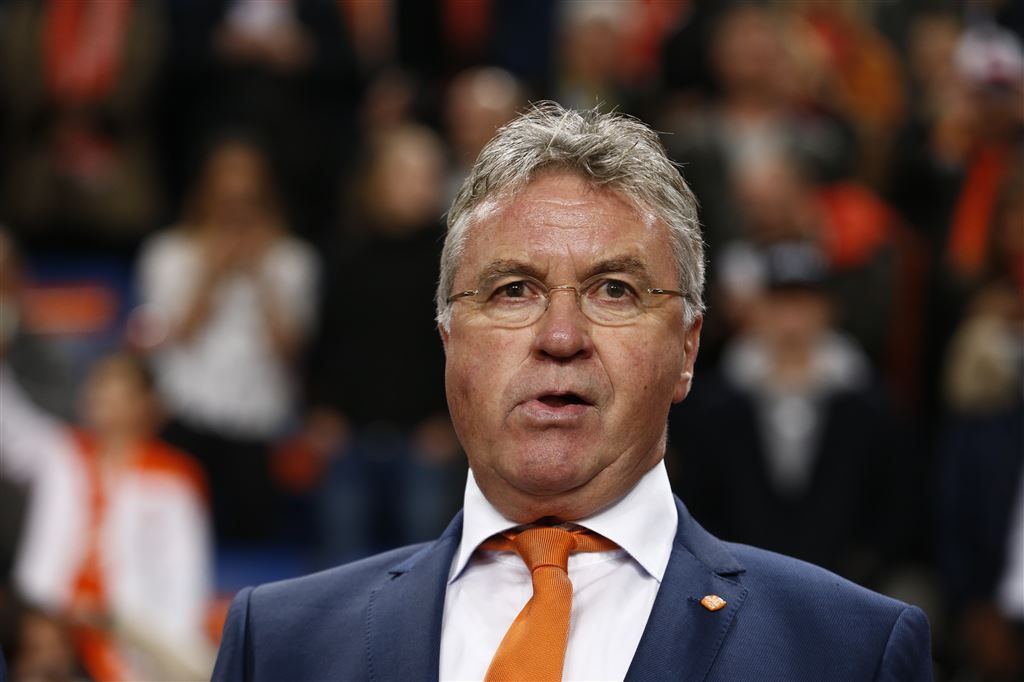 Hiddink blijft bondscoach Oranje