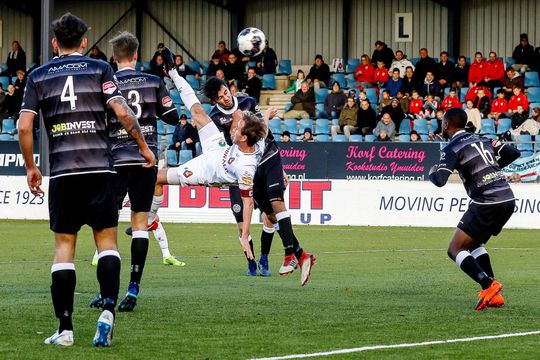 Boem! 34-jarige Frank Korpershoek met een heerlijke omhaal voor Telstar (video)