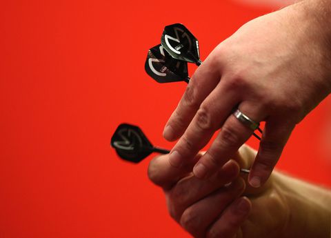 18-jarige darter zorgt met valse coronatest voor complete CHAOS bij PDC-toernooi