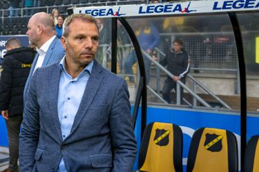 Maurice Steijn stapt om veiligheidsredenen op als trainer van NAC