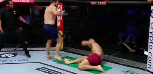🎥 | Deze monster-TKO leverde Azamat Murzakanov een UFC-contract op