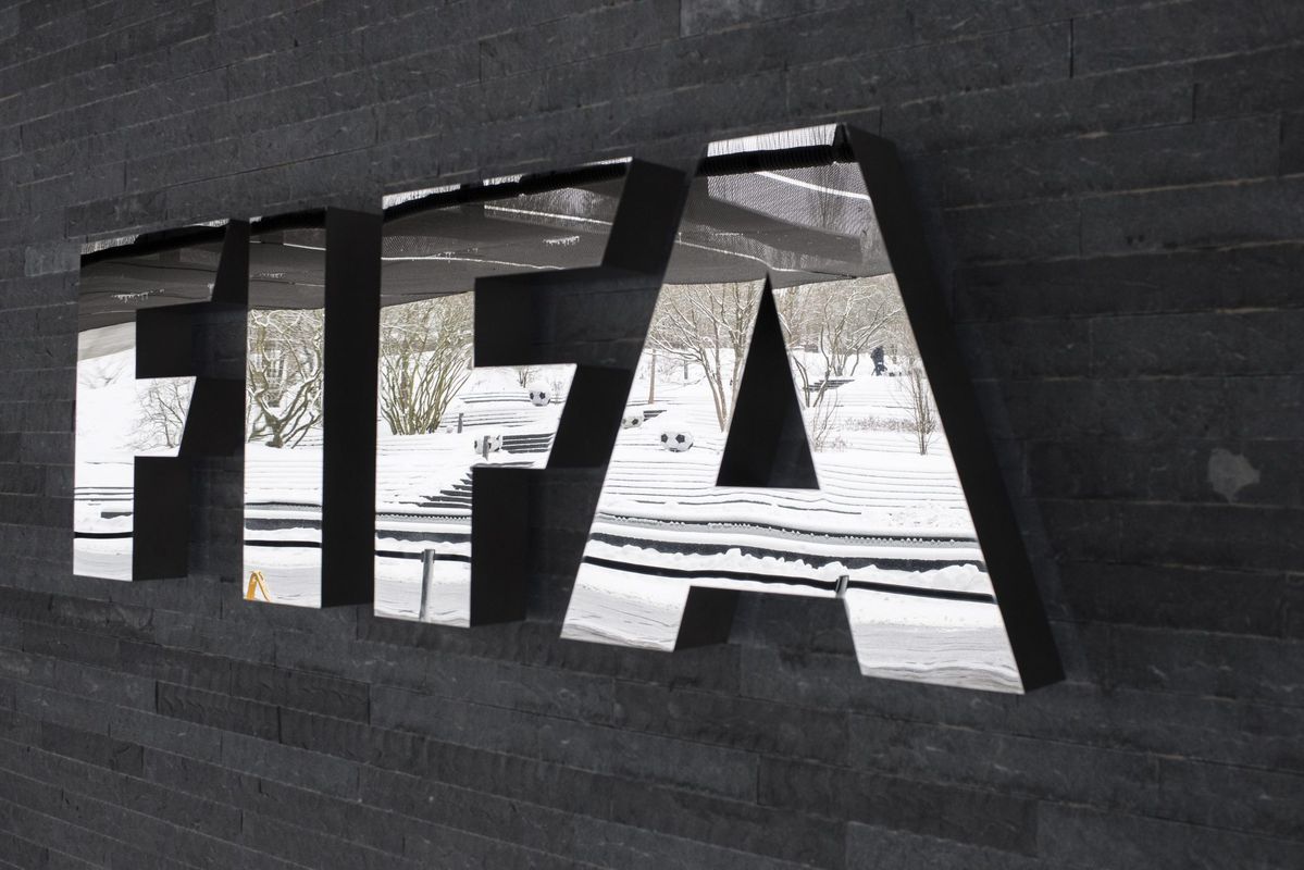 WTF! Anti-corruptie baas van de FIFA opgepakt vanwege... corruptie