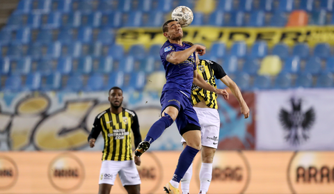 HUH?! Constant Feyenoord-liedjes te horen tijdens Vitesse - VVV