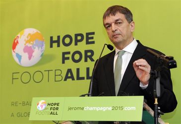 Champagne wil 'onzekerheden' in voetbal terug