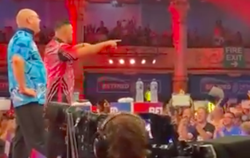 🎥 | Winter Gardens gaat los bij opkomst Daryl Gurney: 'Sweeeeeeeet Caroline'