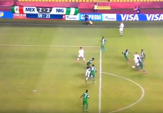 Mexicaanse 'Messi' scoort wereldgoal op jeugd-WK (video)