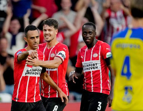 PSV heeft weinig moeite met Cambuur en gaat met 3 punten op zak richting return tegen Benfica
