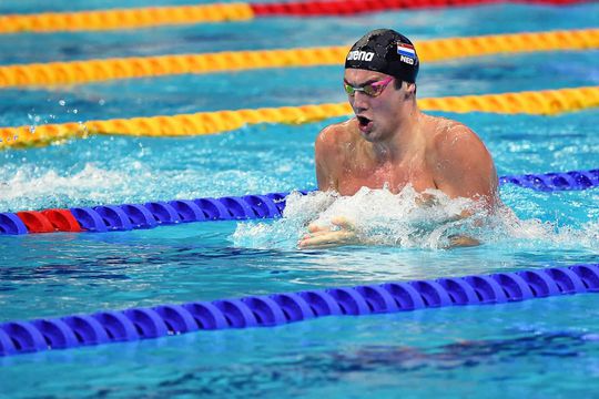 Thom de Boer verbreekt op 100 meter 18 jaar oud record Pieter van den Hoogeband