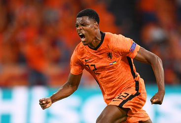 Dynamite Denzel kroont zich tot held op knotsgekke Oranje-avond: 3-2 tegen Oekraïne