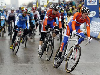 Mathieu van der Poel soleert naar titel