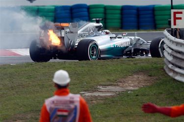 Hamilton en Magnussen starten uit pits