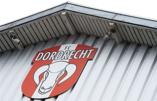 FC Dordrecht legt Feyenoorder Van Deelen vast