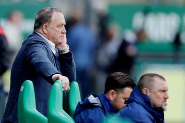 Dick Advocaat trekt positie in twijfel: 'Komt het door mij? Morgen maar voorleggen aan groep'