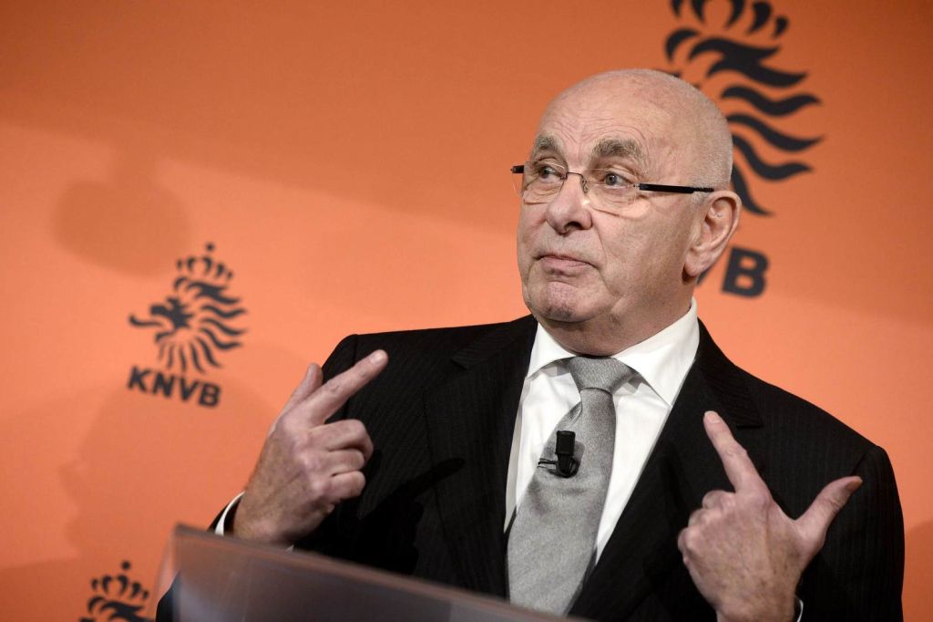 Van Praag neemt 4,9 miljoen euro voor amateurvoetbal in ontvangst