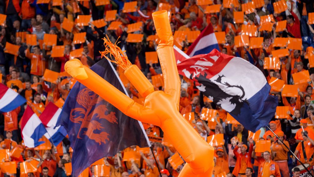 Supportersclub: 'Juist nu staan we achter Oranje'