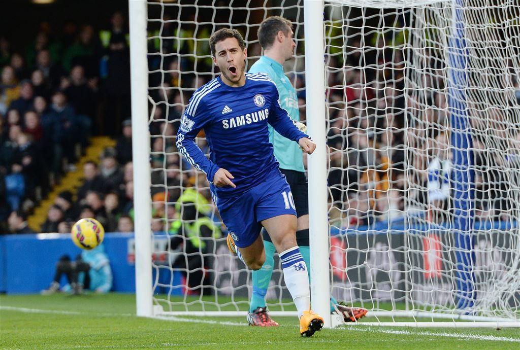 Hazard blinkt uit voor koploper Chelsea