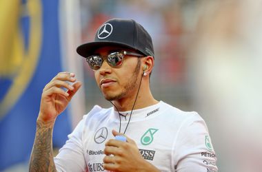 Hamilton met 123 miljoen rijkste Britse sporter