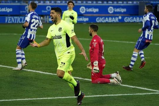 🎥 | Check hier hoe Luis Suárez in de laatste minuut de winnende maakt voor Atlético