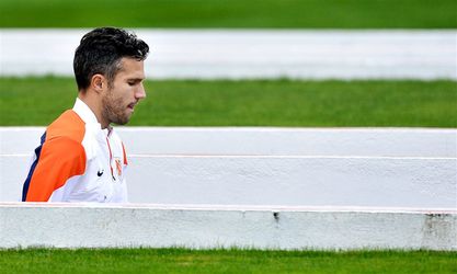 Van Persie onzeker voor Argentinië door darmklachten