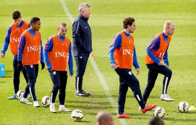 Hiddink begint vroeg met voorbereiding Oranje