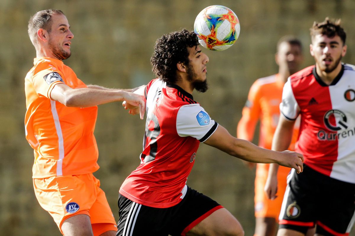 Van Persie maakt voor Feyenoord het verschil tegen Duitse derdeklasser